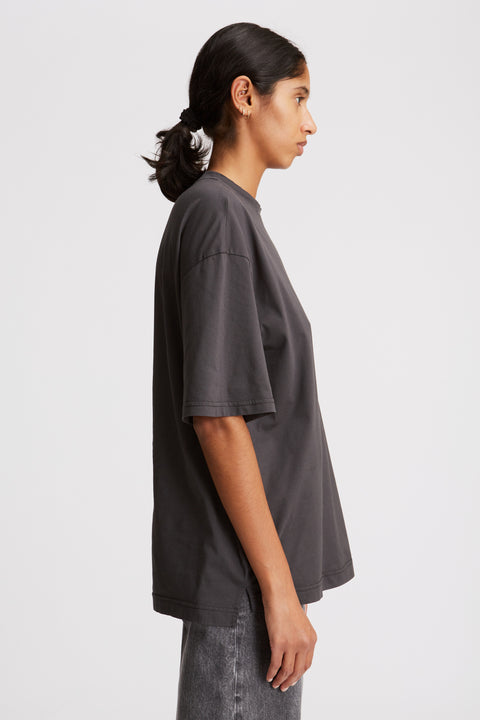 Needle Tee Charcoal