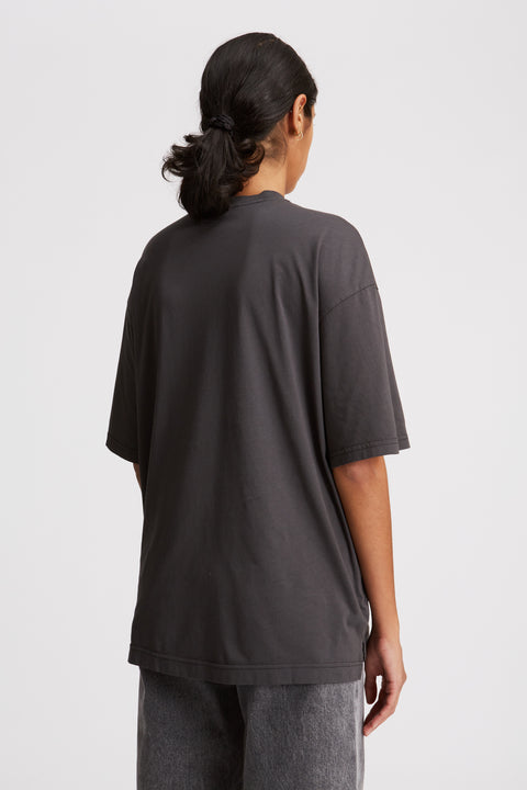 Needle Tee Charcoal